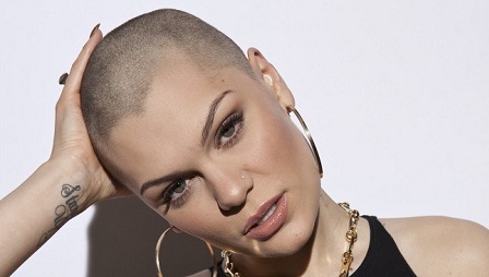 Jessie J rapa cabelo para campanha solidária