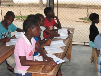 Cascais contribui para primeira biblioteca guineense