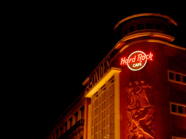 Hard Rock Café contribui para luta contra o cancro