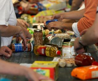 Associação CrescerBem recolhe alimentos